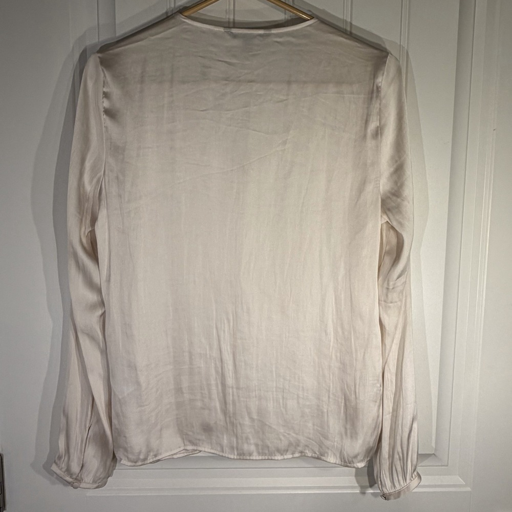 Banana Republic Ivory Satin Long Sleeve V-Neck Blouse Small - Picture 5 of 7